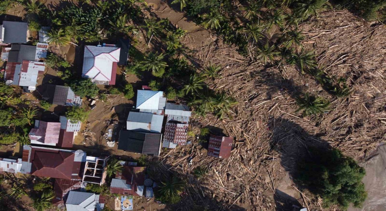 Güney Asyadaki sel ve toprak kaymalarında can kaybı bin 149a yükseldi