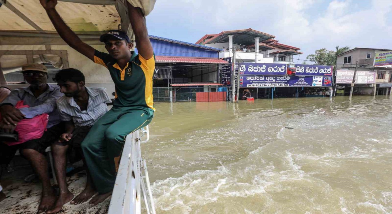 Güney Asyadaki sel ve toprak kaymalarında can kaybı bin 400ü geçti