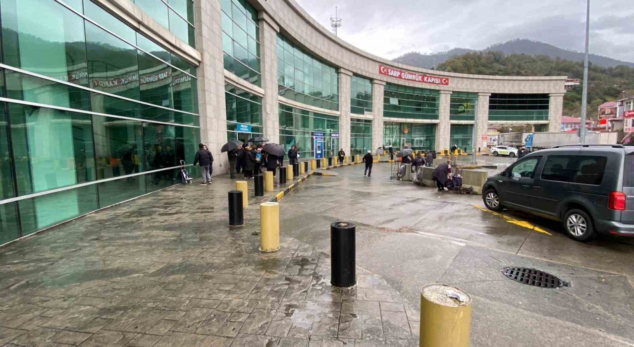 Gürcistana gidebilmek için sadece kimlik ve pasaport artık yeterli olmayacak