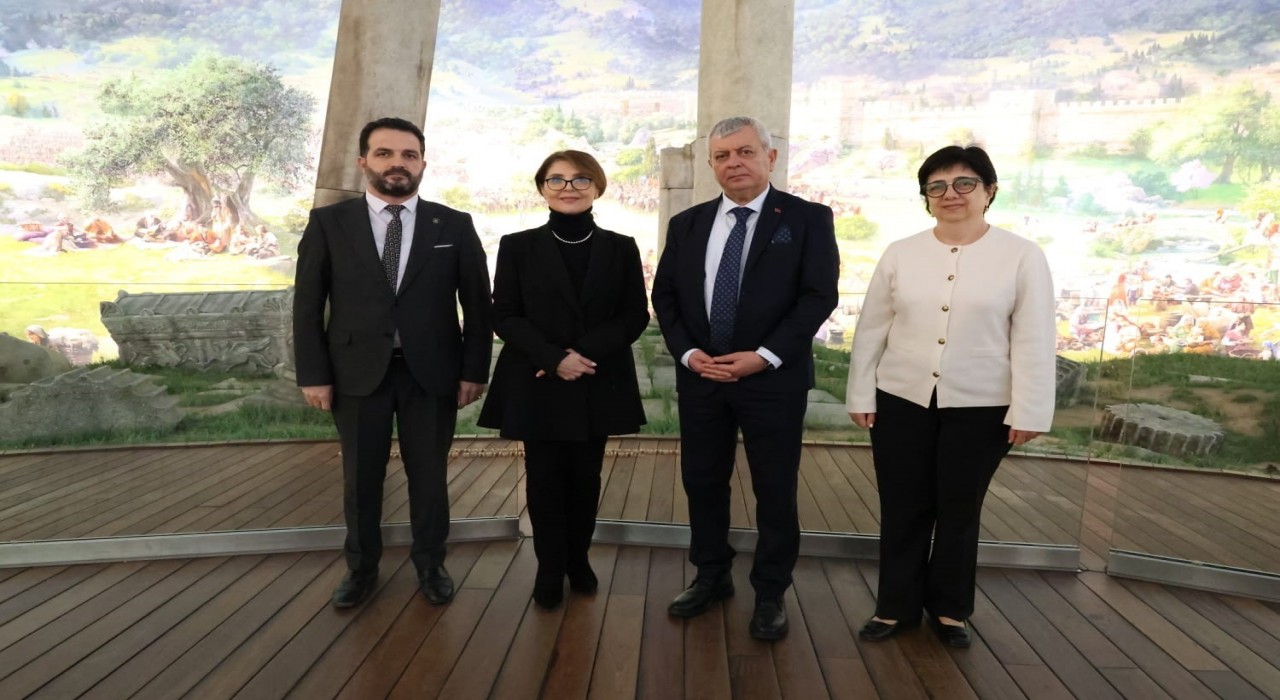 Gürcü Bakan ve dünyaca ünlü piyanist Bolkvadzeden Bursada tarihi yolculuk