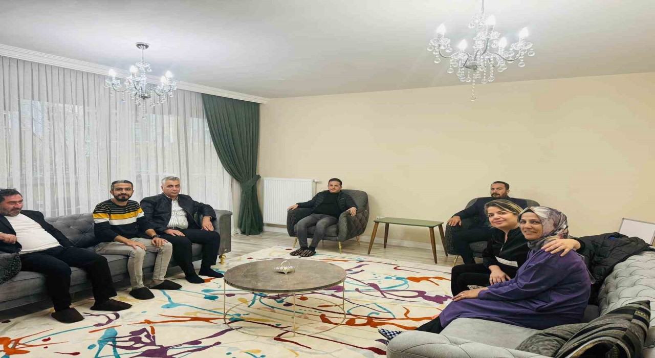 Hak-İş İl Başkanı Aküzüm, hasta üyeleriyle görüştü