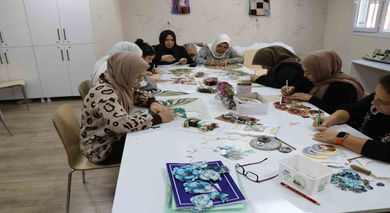 Haliliyede kadınlar aile bütçelerine katkı sağlıyor