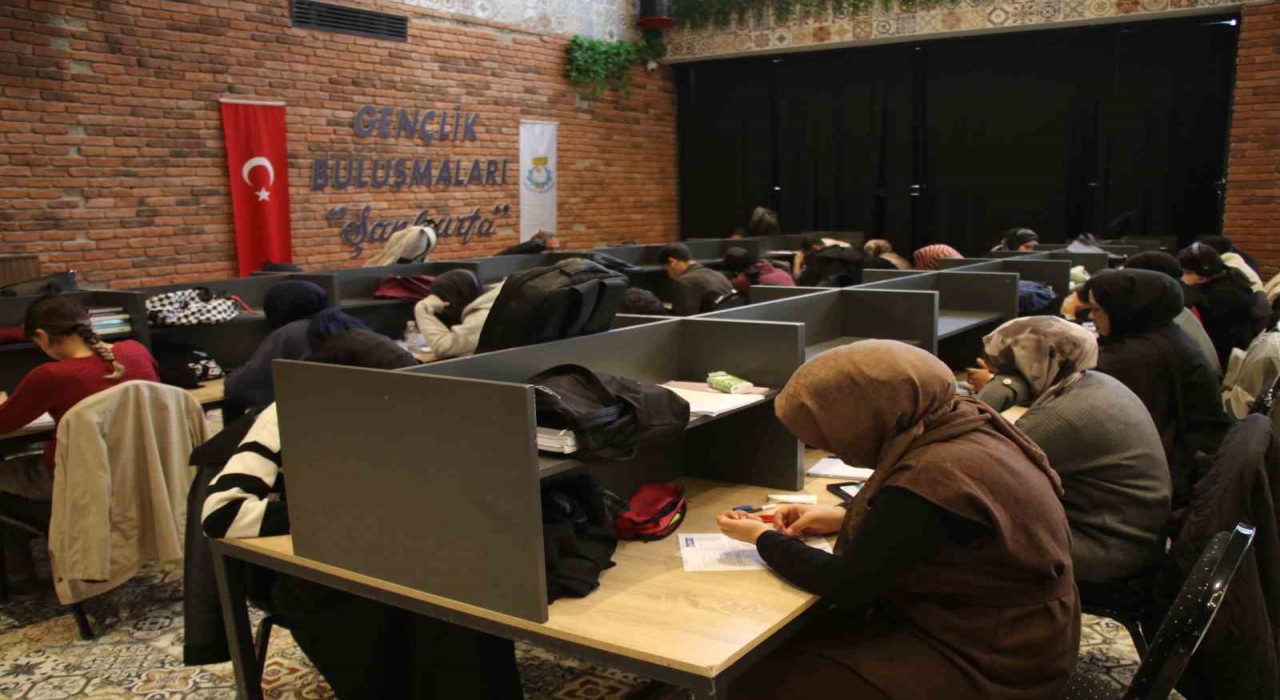 Haliliyedeki öğrencilere eğitim desteği