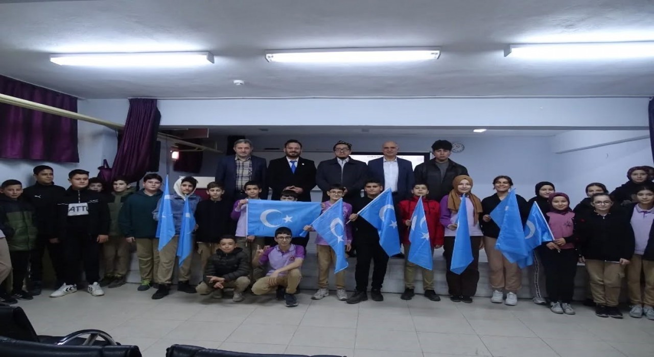 Havran İmam Hatip Ortaokulunda 10 Aralık Dünya İnsan Hakları Günü programı düzenlendi