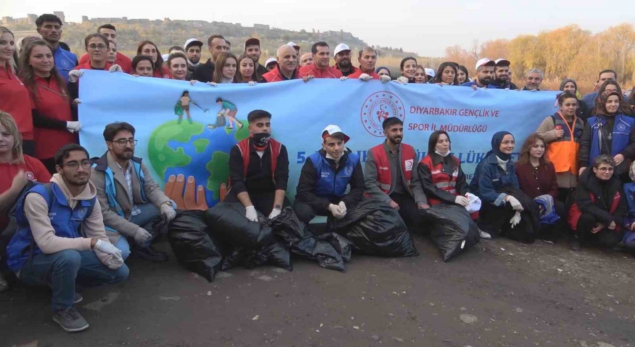 Hevsel Bahçelerinde çevre temizliği etkinliği