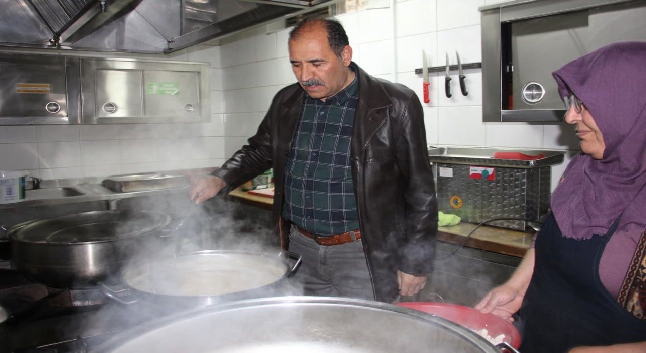 Iğdırda pansiyon ziyaretinde koruyucu ekipman tartışması