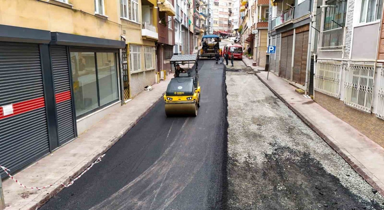 İlkadımda sıcak asfalt çalışmaları