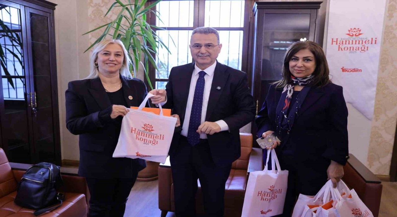 İlkadımın kadın muhtarları çalışıyor