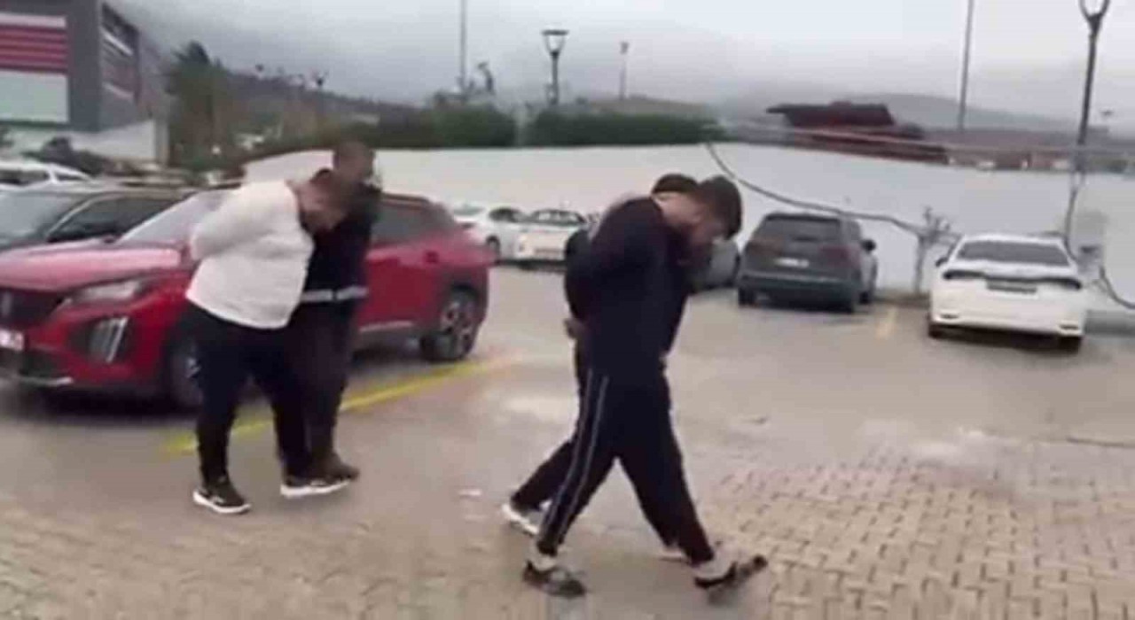 İskenderunda kasten yaralama ve tehdit şüphelisi 3 kişi tutuklandı
