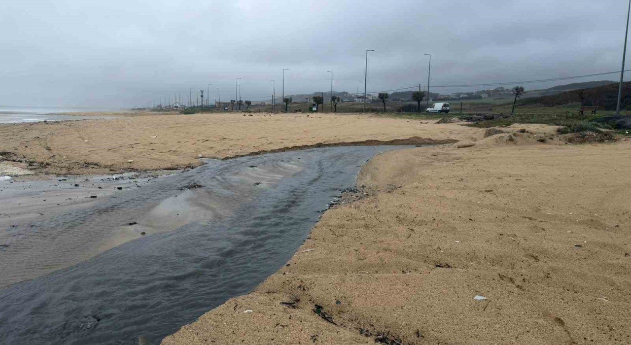 İSKİnin Karaburun Tesisinde tepki çeken görüntü: Atık su denize boşaltılıyor