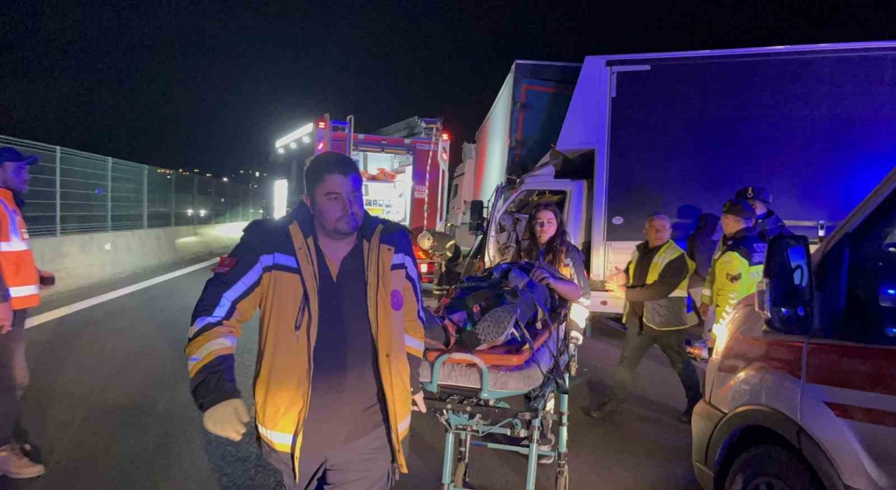 İstanbul TEM Otoyolunda sıkışmalı zincirleme kaza: 4 yaralı