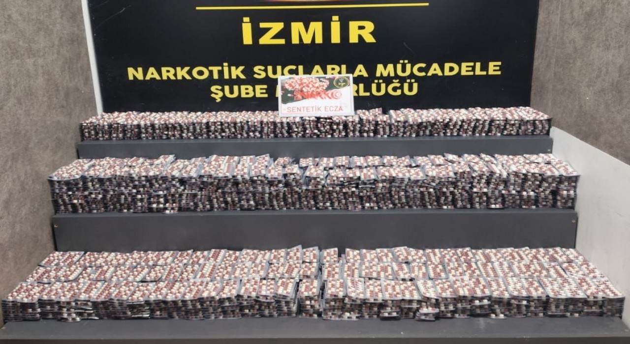 İzmirde binlerce uyuşturucu hap ve kokain ele geçirildi