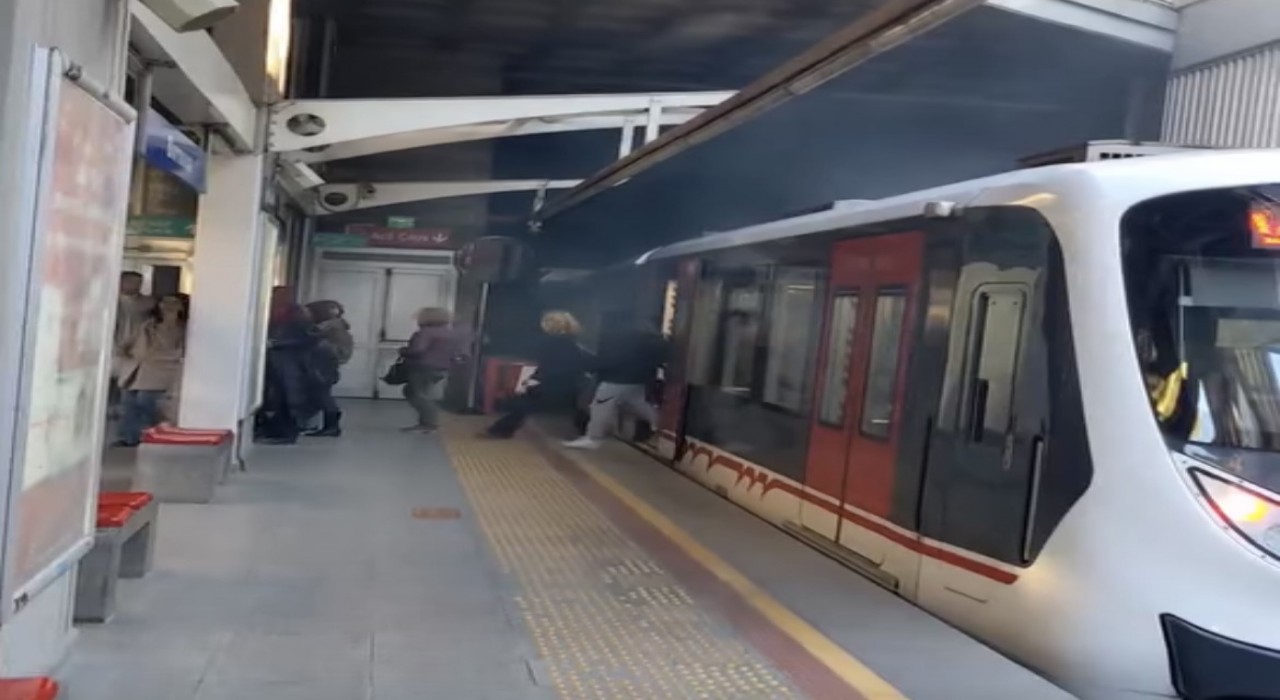 İzmirde metro vagonu raydan çıktı