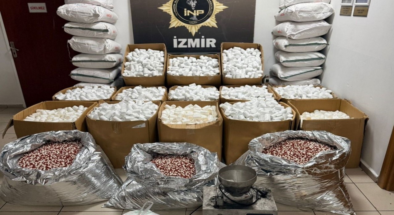 İzmirde rekor düzeyde uyuşturucu hap operasyonu: 2,3 milyon adet ele geçirildi
