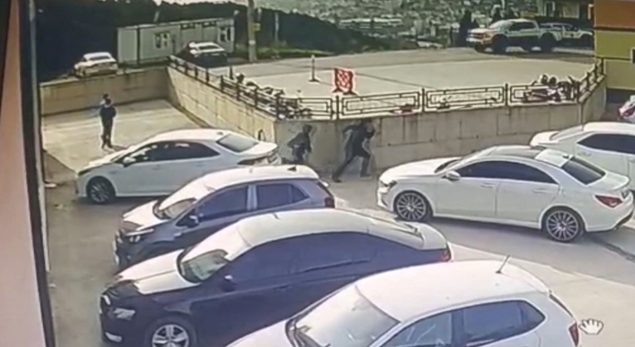 İzmitte okul bahçesine yorgun mermi düştü