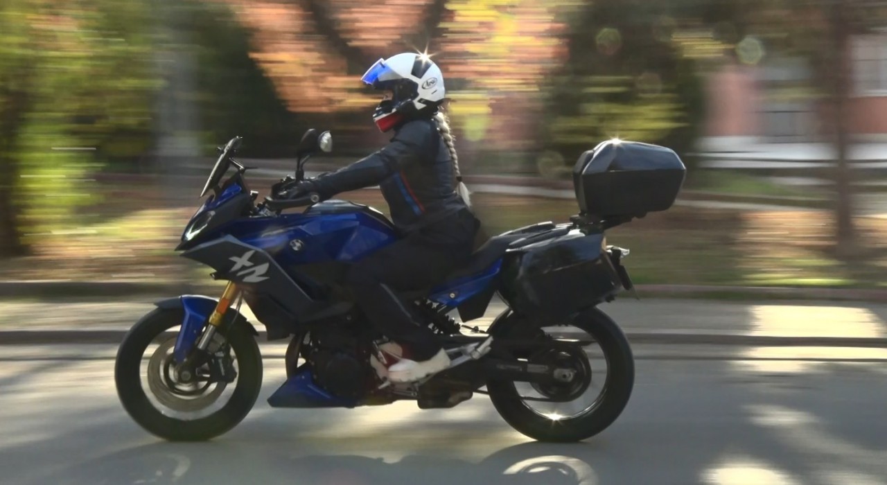 Kadın sürücü İspanyadan Türkiyeye motosikletle 4,5 günde geldi: Sınırda gözyaşlarını tutamadı