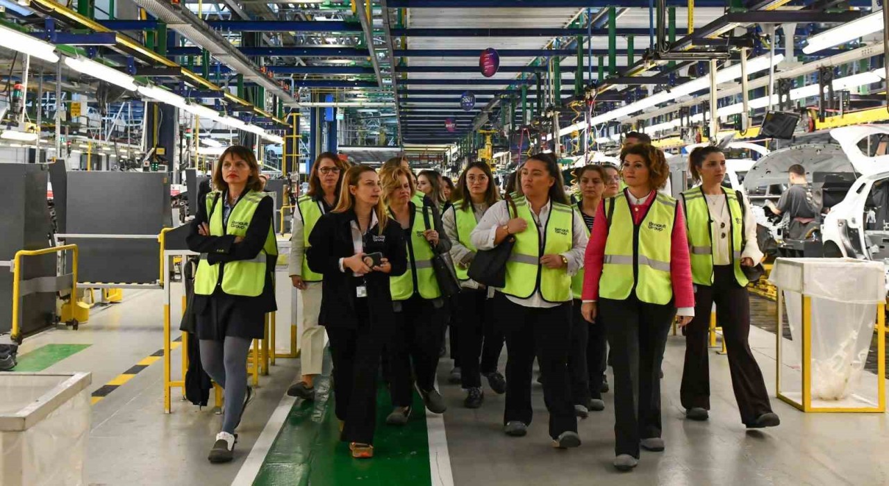 Kadının Güçlenmesi Bursa Platformu üyeleri, Oyak Renaultda buluştu