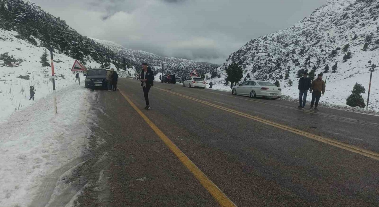 Kar yağışını duyan Alacabele koştu