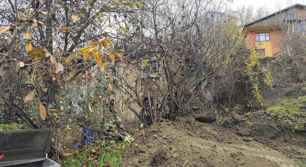 Karabükte metruk binada çıkan yangın korkuttu