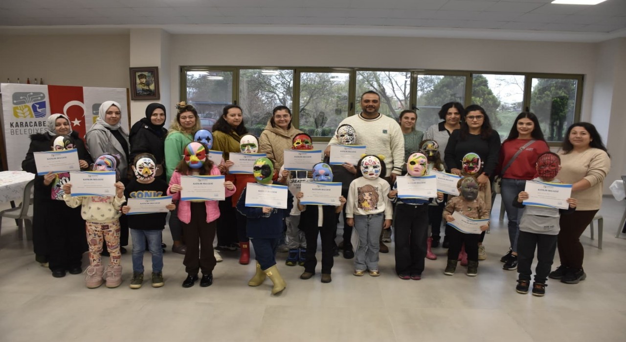 Karacabey Belediyesinden anne-çocuk maske boyama atölyesi