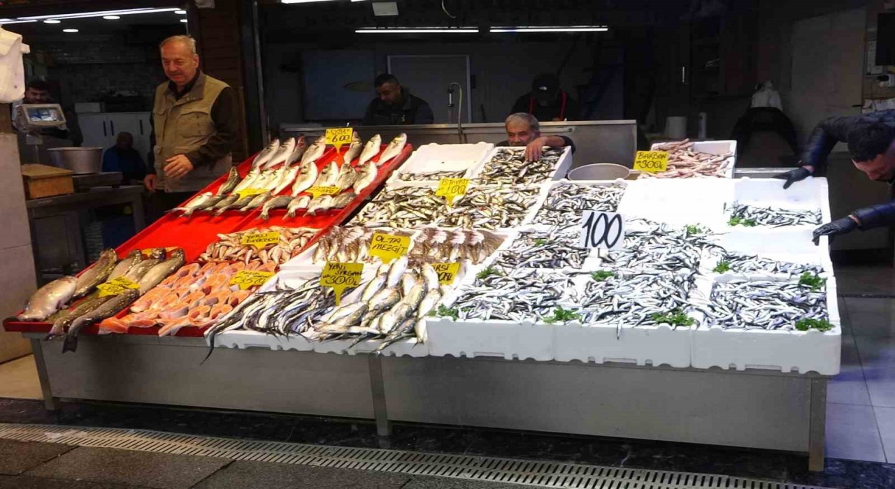 Karadenizde hamsi bereketi yaşanıyor