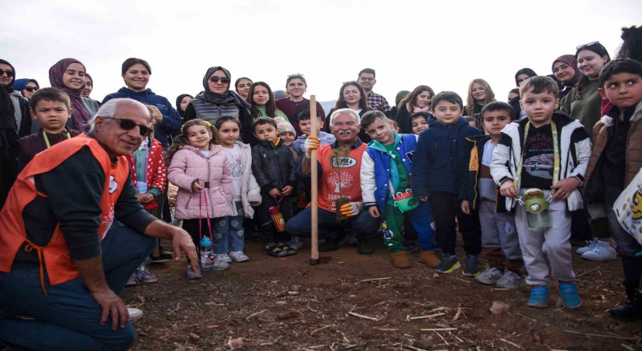 Karamanda fidanlar toprakla buluşturuldu