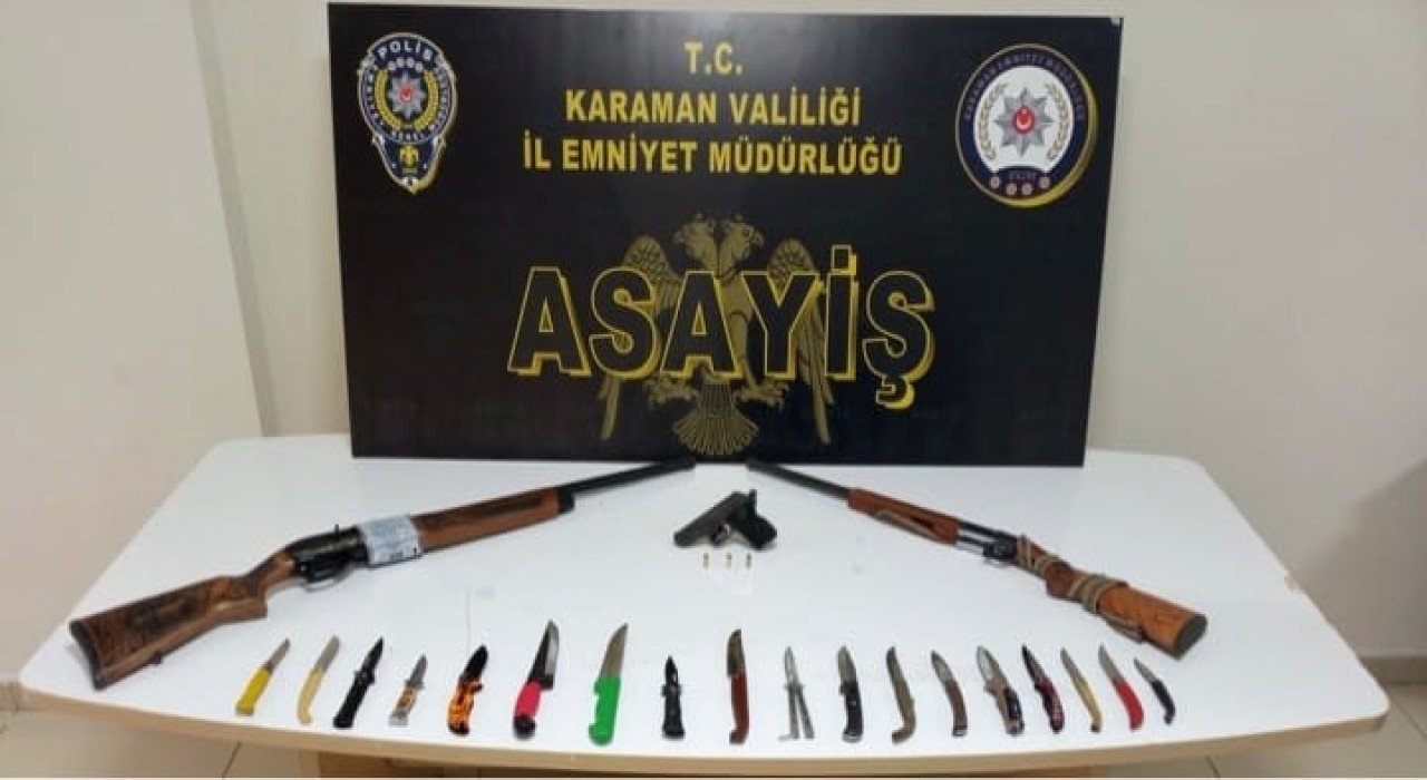 Karamanda polis uygulamasında silahlar ve bıçaklar ele geçirildi: 5 tutuklama