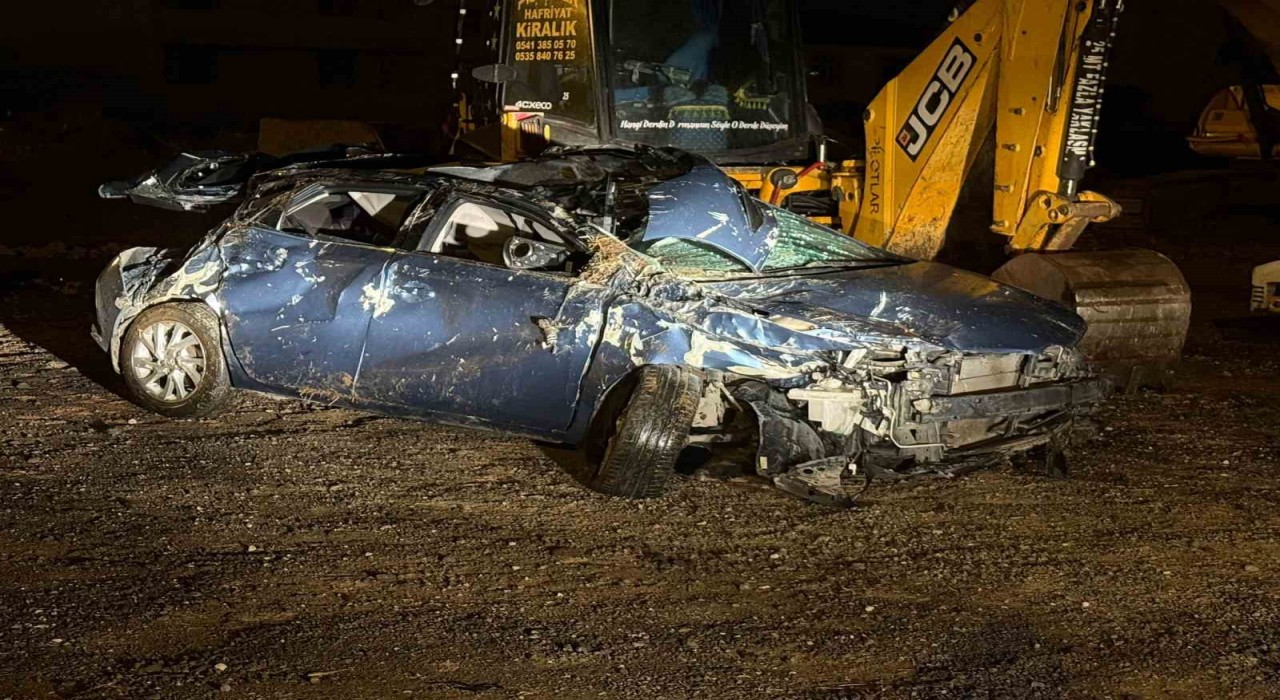 Karayazıda trafik kazası: 3 yaralı