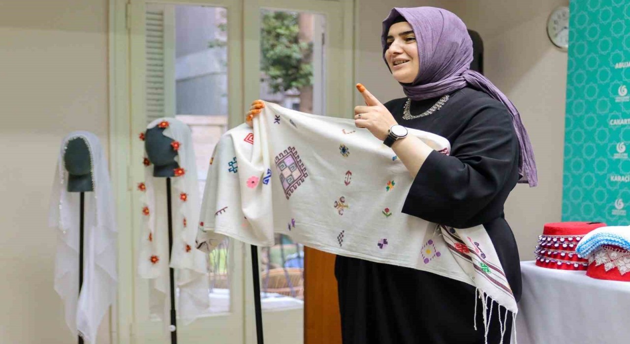 Karnavas Bezi Kahirede görücüye çıktı