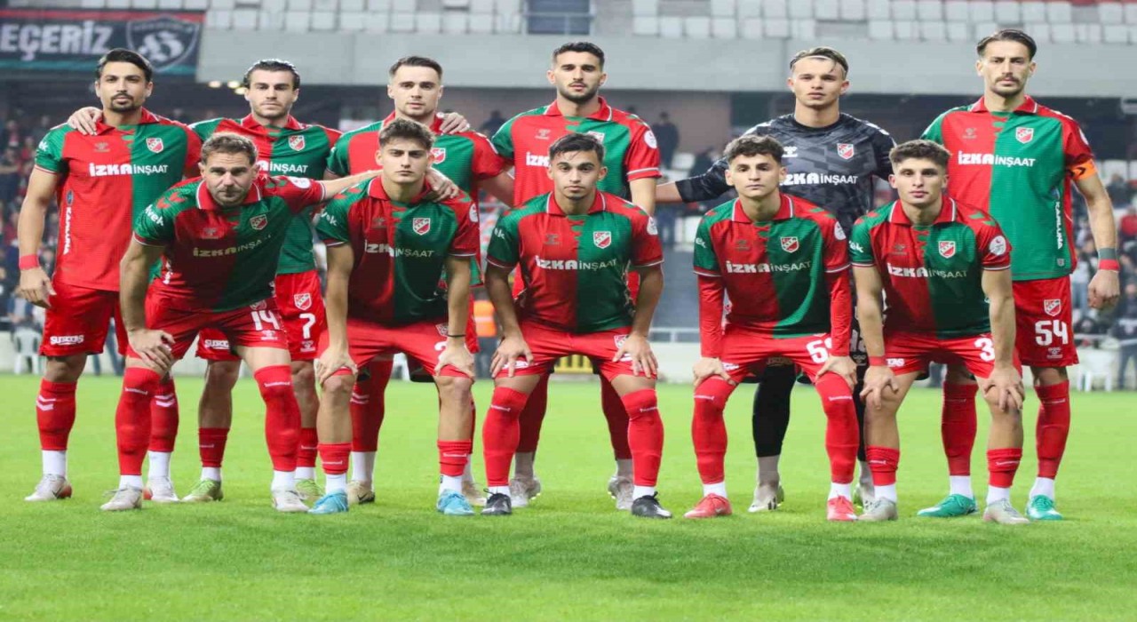 Karşıyaka, 3. Ligde kaybetmeyen iki takımdan birisi