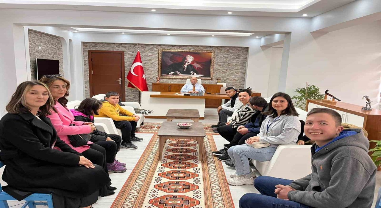 Kaymakam İlhan, özel öğrencileri ağırladı