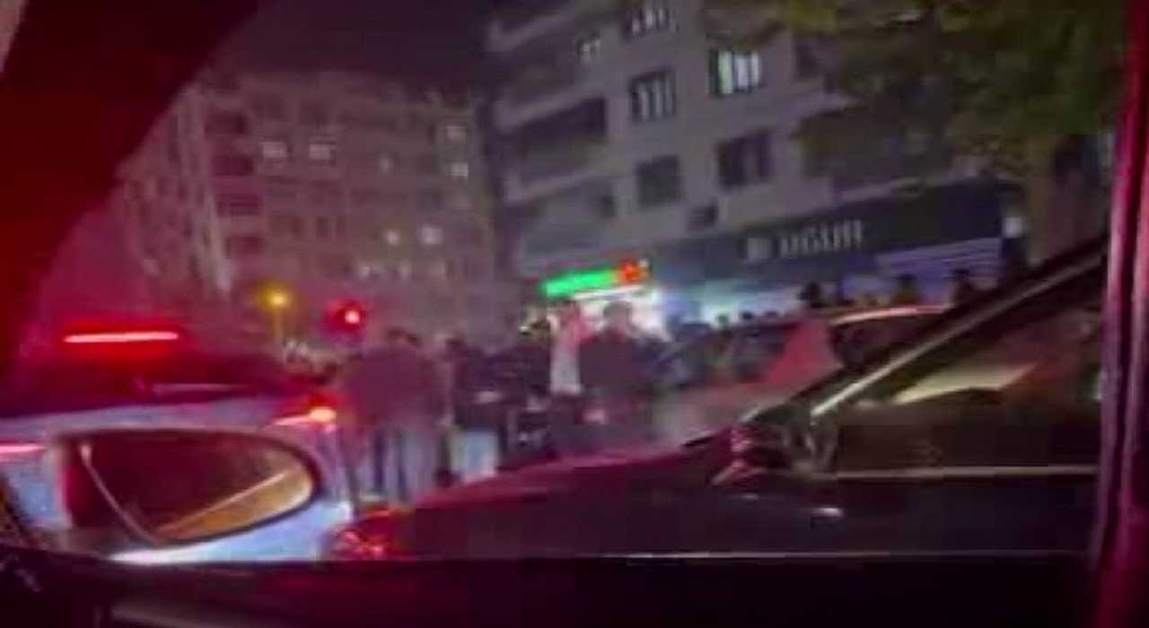 Kaza sonrası kavgaya tutuştular