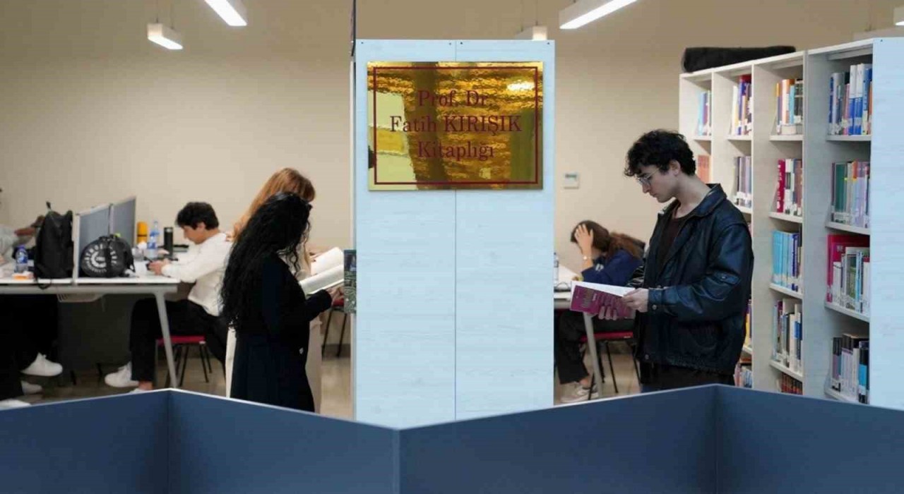 KBÜ Rektörü Kırışıktan Kamil Güleç Kütüphanesine 600 kitaplık bağış