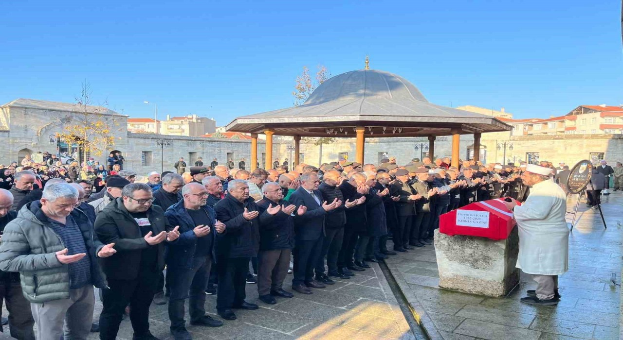 Kıbrıs Gazisi Ekrem Karaca, Babaeskide son yolculuğuna uğurlandı