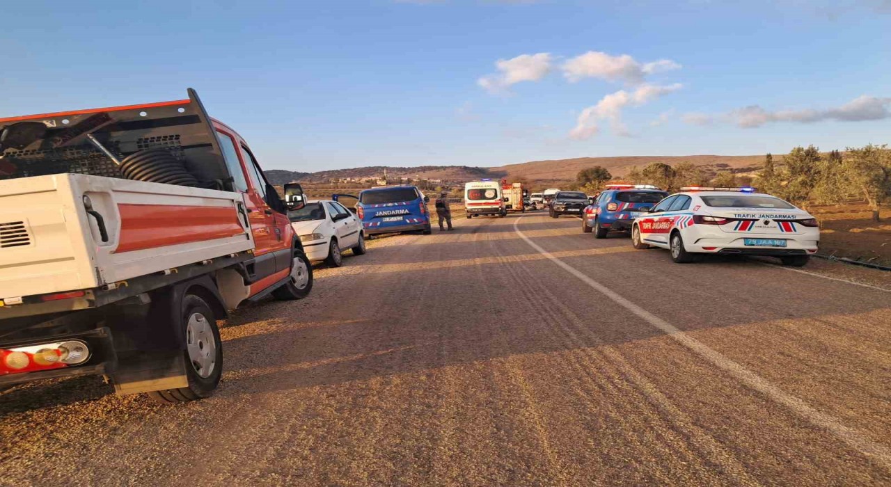 Kiliste iki araç kafa kafaya çarpıştı: 3 yaralı