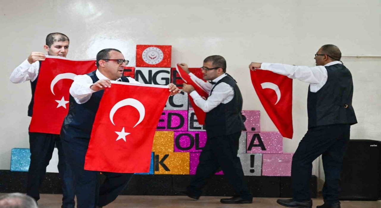 Kırklarelinde özel bireylerin yetenekleri dakikalarca alkışlandı