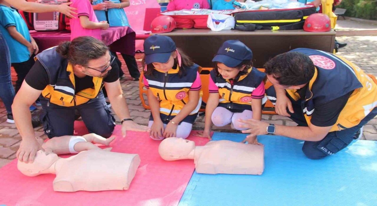 Kırşehirde 317 sağlık ekibi vatandaşların imdadına yetişiyor