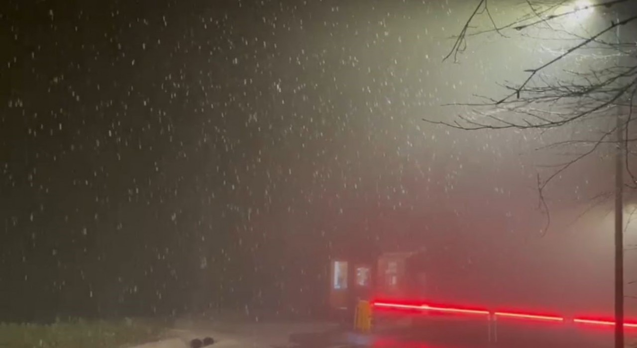 Kış turizmiyle ünlü Kartepe Kuzuyaylaya kar yağdı