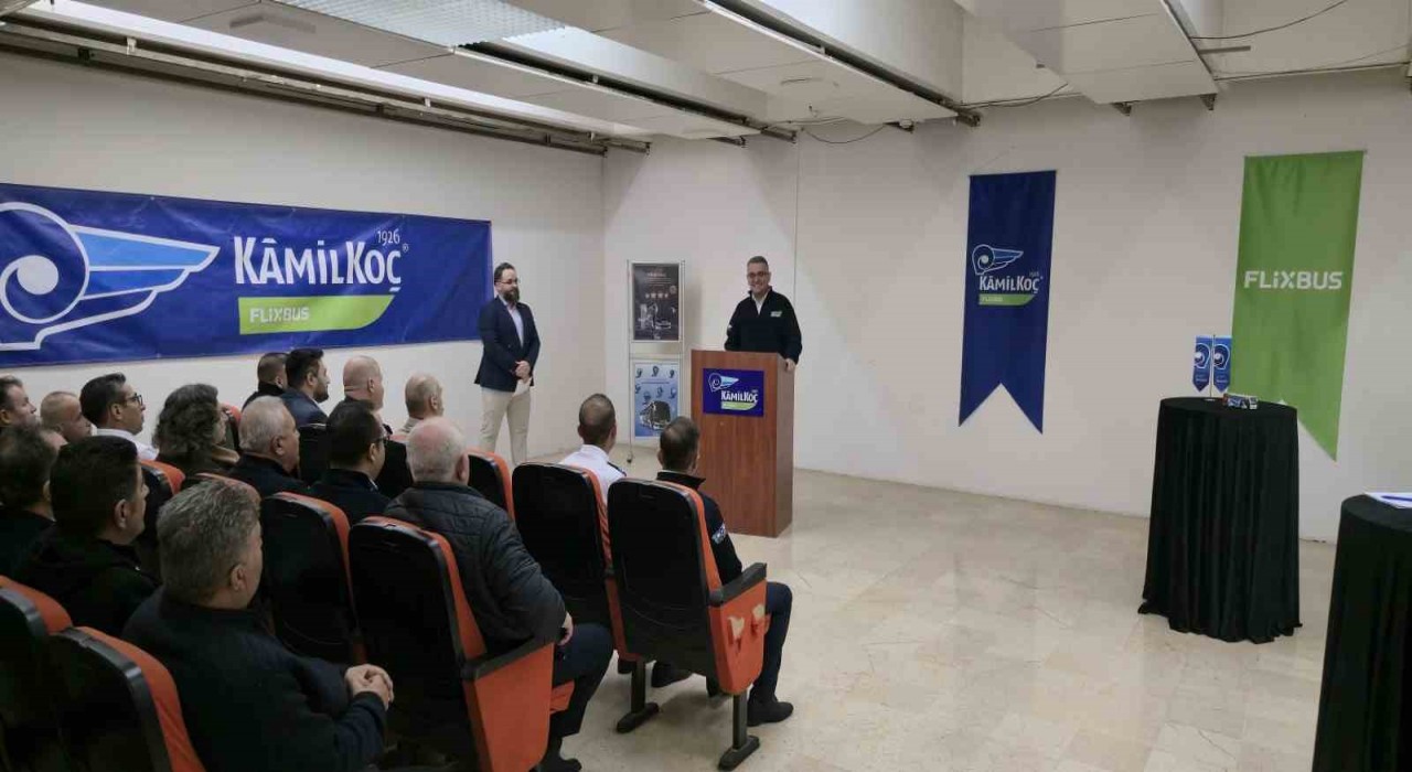 Kâmil Koç, Dünya Şoförler Gününü Ankarada kaptanlarıyla kutladı