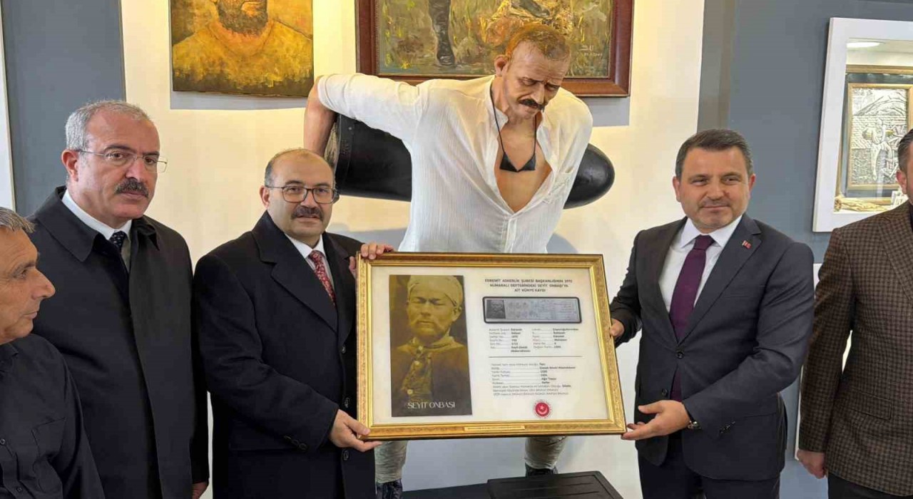 Koca Seyitin künye defteri ve gençlik fotoğrafı ortaya çıktı