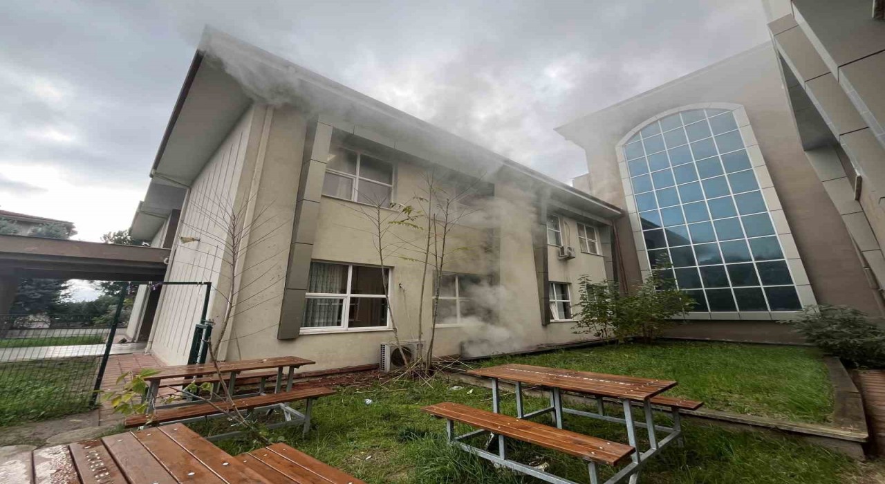 Kocaelide ilkokulda yangın paniği