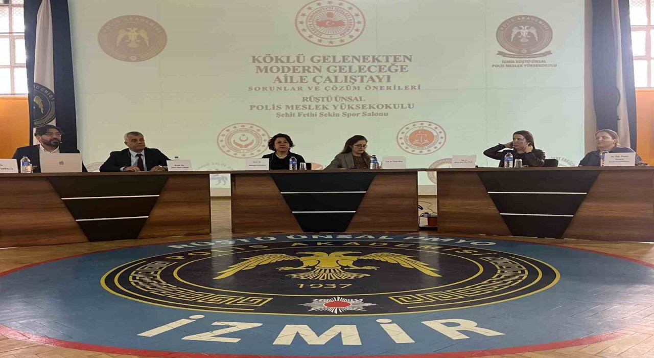 ‘Köklü Gelenekten Modern Geleceğe Aile Çalıştayı İzmirde gerçekleştirildi