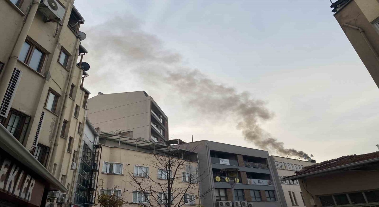 Kömür kazanından çıkan duman hava kalitesini düşürüyor