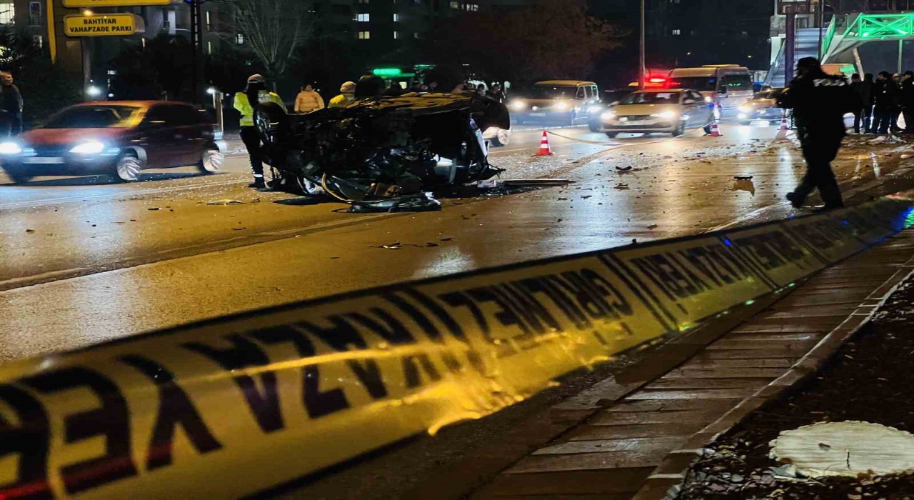 Kontrolden çıkıp ağaca çarpan otomobil alev aldı: 1i ağır 2 yaralı