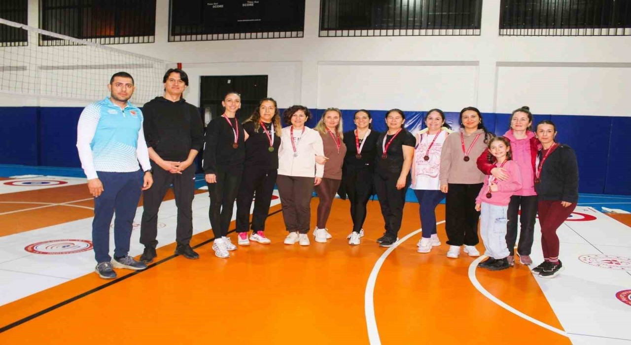 Köyceğizde öğretmenler Floor Curling Turnuvasında yarıştı
