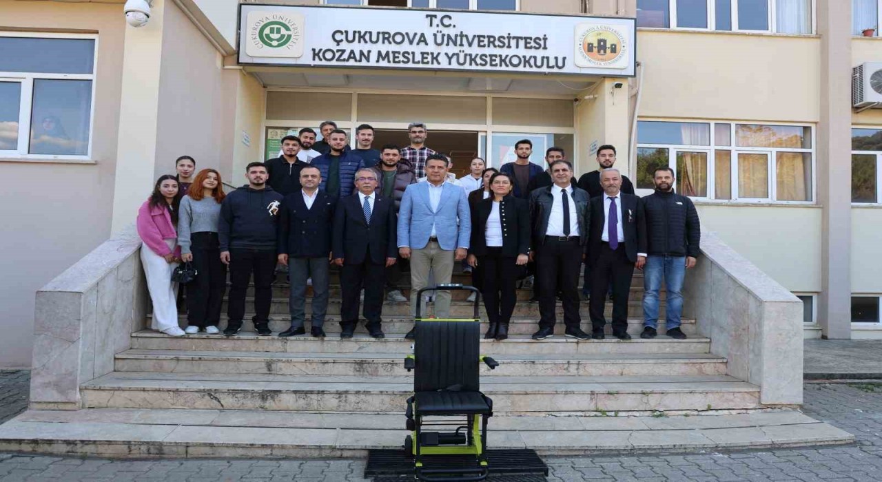 Kozan Meslek Yüksekokulunun merdivenlerindeki engel belediye işbirliği ile kaldırıldı