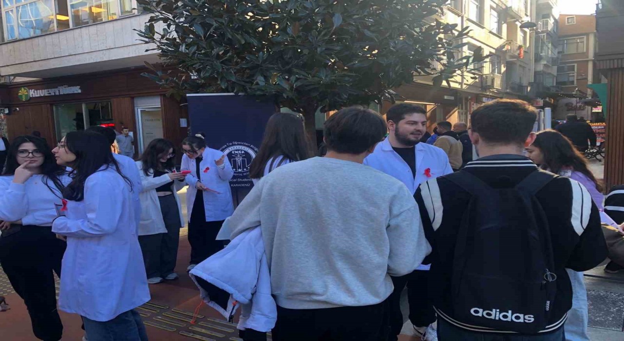 KTÜ Tıp öğrencileri AIDSe karşı farkındalık için sahada