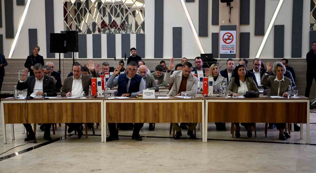 Kuşadası Belediye Meclisi yılın son toplantısını yaptı