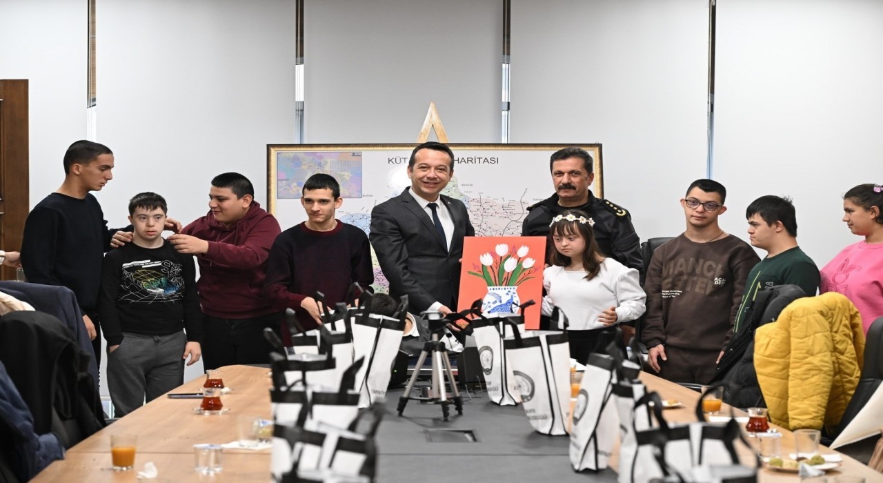 Kütahya İl Emniyet Müdürü Elbir, özel öğrencilerle bir araya geldi