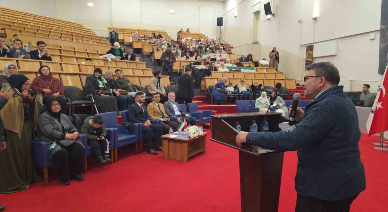 Kütahyada eğitim gören Suriyeli öğrenciler, Baas rejiminin devrilmesinin birinci yıl dönümünü kutladı